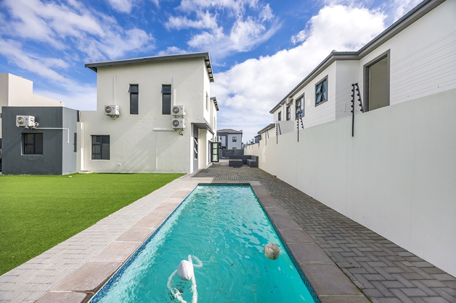 5 Bedroom Property for Sale in Sandown Western Cape